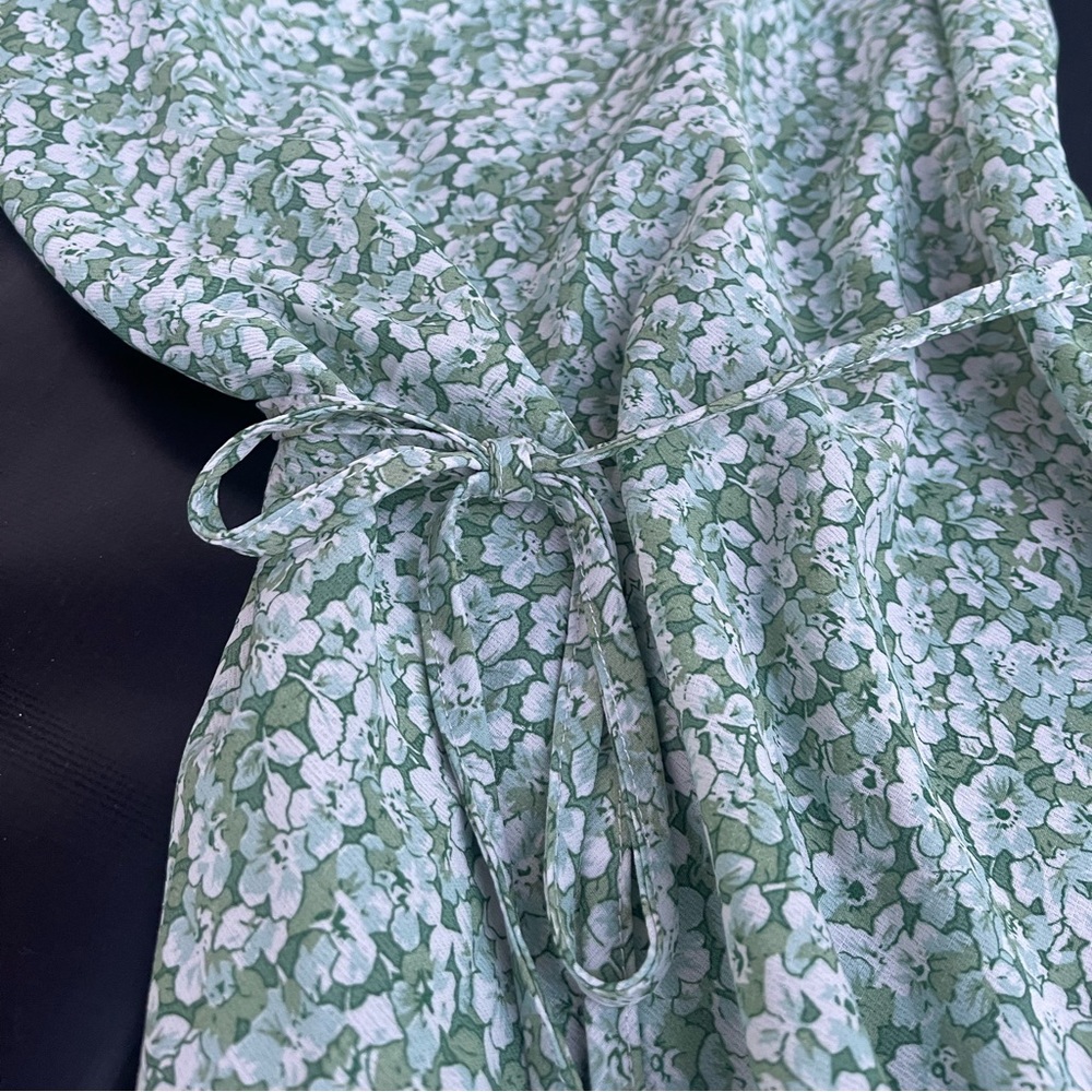 SHEIN VCAY Ditsy Floral Draped Belted Cami Dress green flowers cute feminine sm - Picture 15 of 16